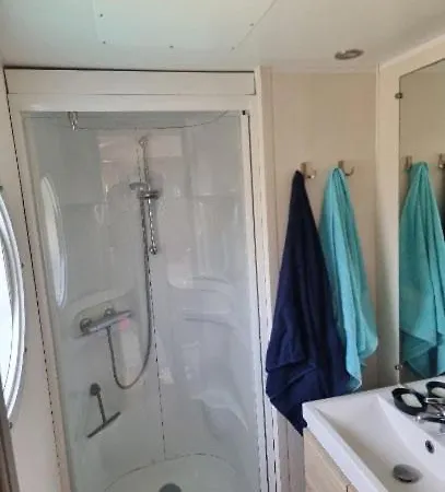 Campsite Location Mobil-home, Ile De France, Havre De Paix Au Coeur D' Foret Avec Piscine Saint-Cheron