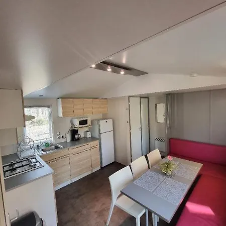 Location Mobil-home, Ile De France, Havre De Paix Au Coeur D' Foret Avec Piscine Saint-Cheron